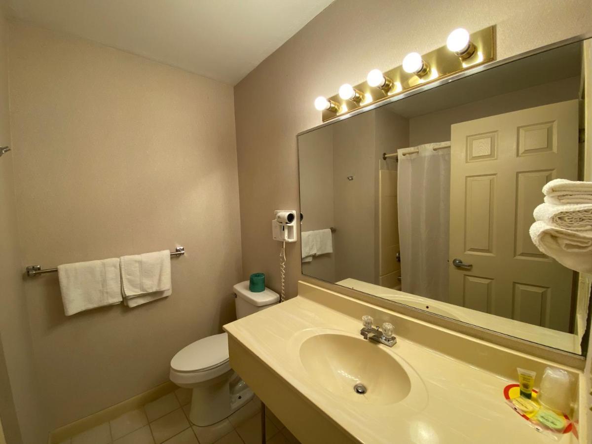 Economy Lodge 682 Main St Sturbridge Kültér fotó