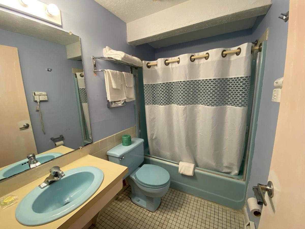 Economy Lodge 682 Main St Sturbridge Kültér fotó
